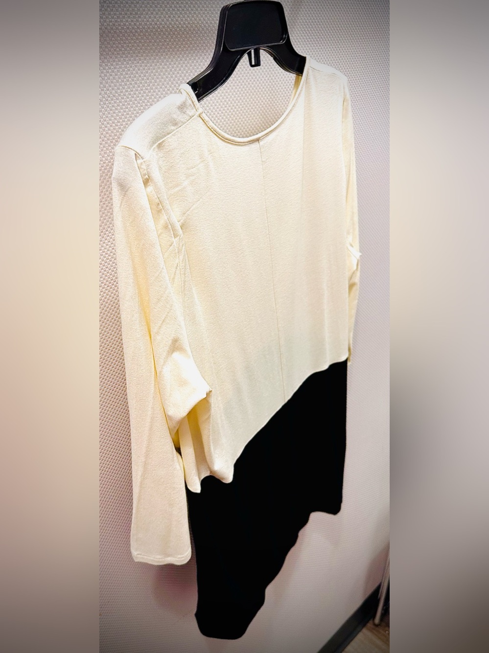 J Jill Colorblock Cream and Black Women’s Top - Picture 5 of 12